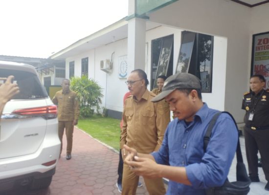 Kasus Korupsi Jual Beli Lahan, Bupati Halmahera Barat Diperiksa Kejari Selama Tiga Jam