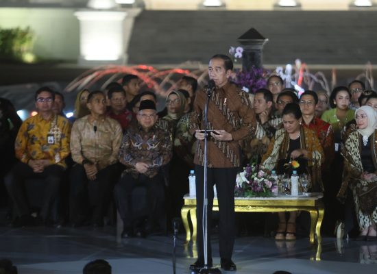 Hari Batik Nasional, Direksi PLN Tampilkan Perpaduan Busana Adat Solo dan Yogyakarta di Istana Negara