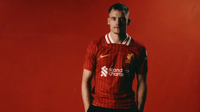 Malutpost.id, Liverpool telah mengumumkan nomor punggung para pemain untuk musim 2025/2026. Tujuh rekrutan anyar The Reds telah memilih nomor punggung masing-masing, sementara Conor Bradley dan Trey Nyoni memutuskan untuk mengganti nomor mereka.