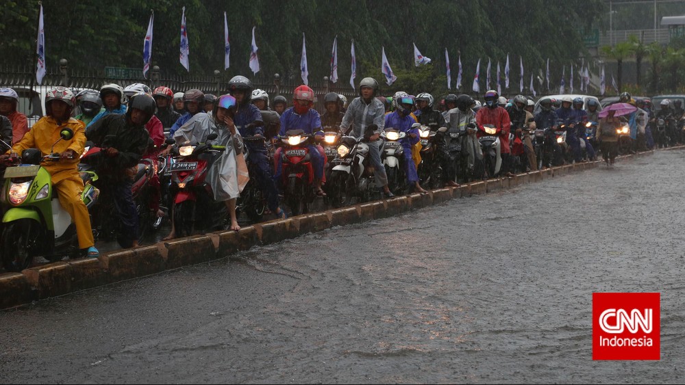 Jakarta Lumpuh Hujan Transjakarta Terlambat