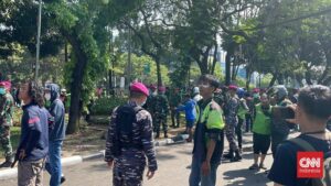TNI Turun Tangan Redam Aksi Ojol di Kwitang