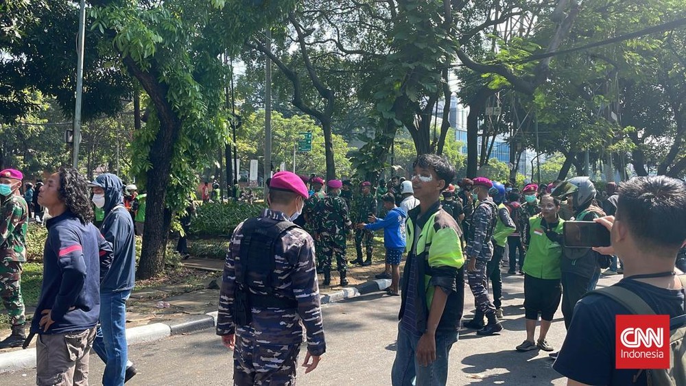 TNI Turun Tangan Redam Aksi Ojol di Kwitang