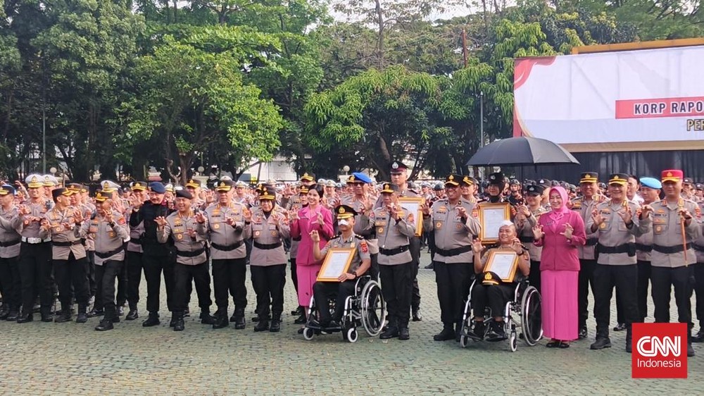Polisi Jabar yang Terluka Saat Demo Naik Pangkat