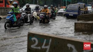 Jakarta Dikepung Banjir Puluhan RT Terendam