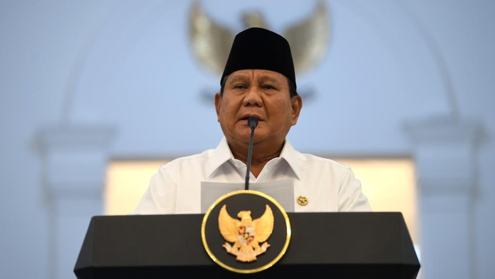 Prabowo Rayakan Ultah ke-74 dengan Potong Tumpeng di Istana