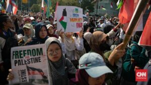 Ribuan Massa Padati Patung Kuda Dukung Palestina