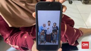 Sujud Terakhir Rafi di Reruntuhan Pesantren