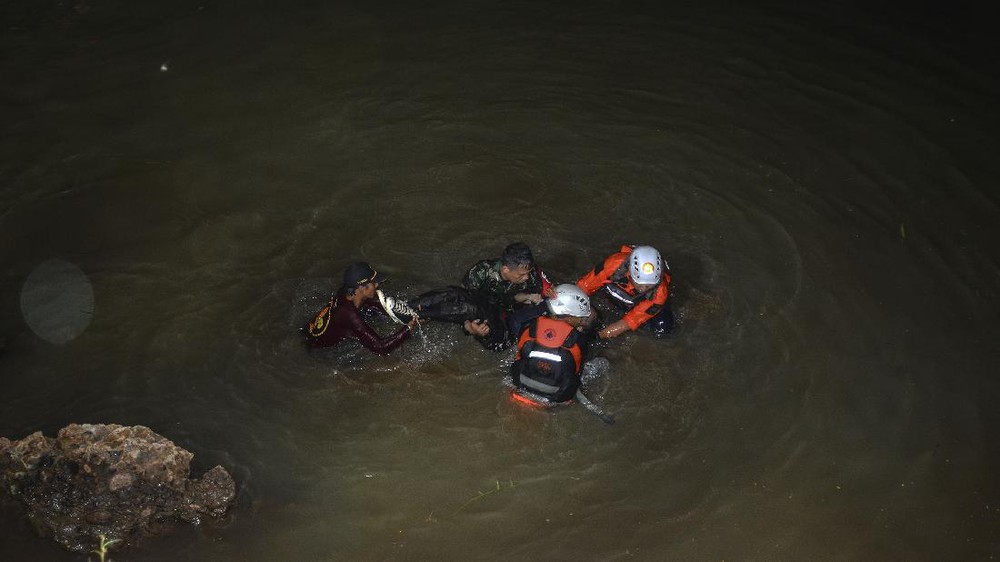 Balita Hilang di Laut Mamuju Pencarian Intensif