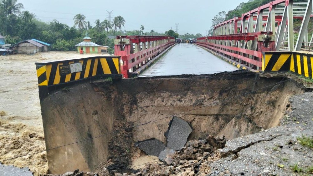 Longsor Lumpuhkan Jalinsum Tarutung Sibolga