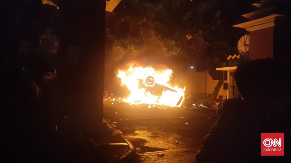Anggota DPRD PAN Diduga Bakar Mobil Demokrat Ditangkap