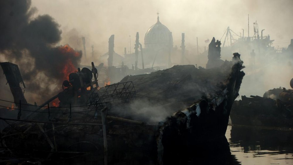 Kapal Terbakar, Belasan ABK Hilang di Banda