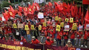 Ribuan Personel Amankan Demo Buruh di DPR