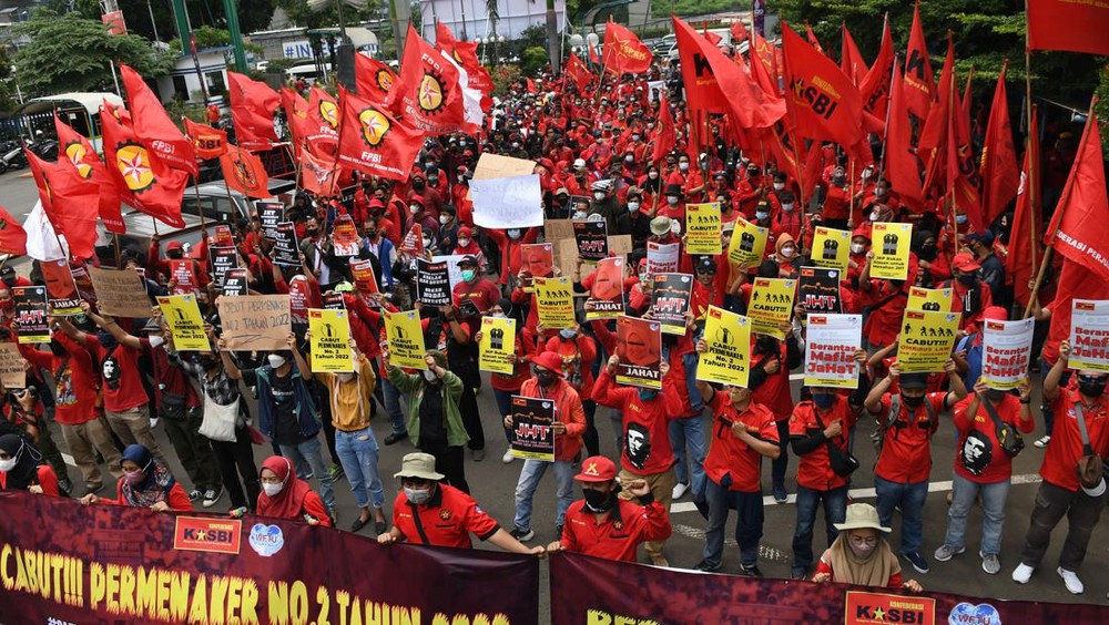 Ribuan Personel Amankan Demo Buruh di DPR