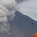 Semeru Kembali Erupsi, Lava Pijar Meluncur 2,5 Km