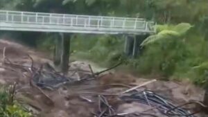 Guci Tegal Diterjang Banjir Bandang Wisata Ditutup