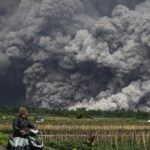 Semeru Bergolak Lagi Awan Panas Meluncur 6 KM