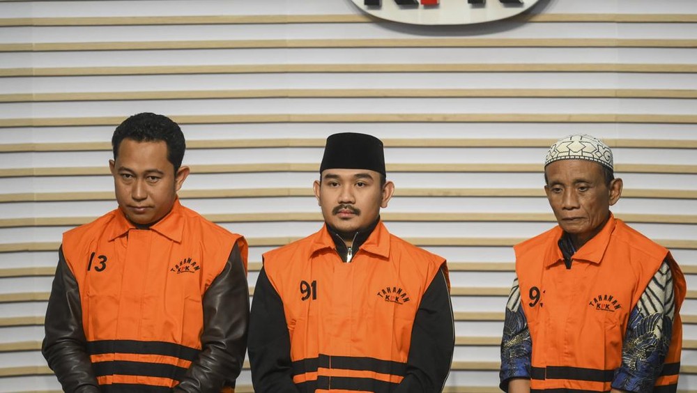 KPK Periksa Ibunda Bupati Bekasi Nonaktif Kasus Ijon