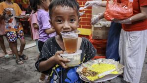 Petak Sembilan Jalin Toleransi Lewat Takjil Bersama