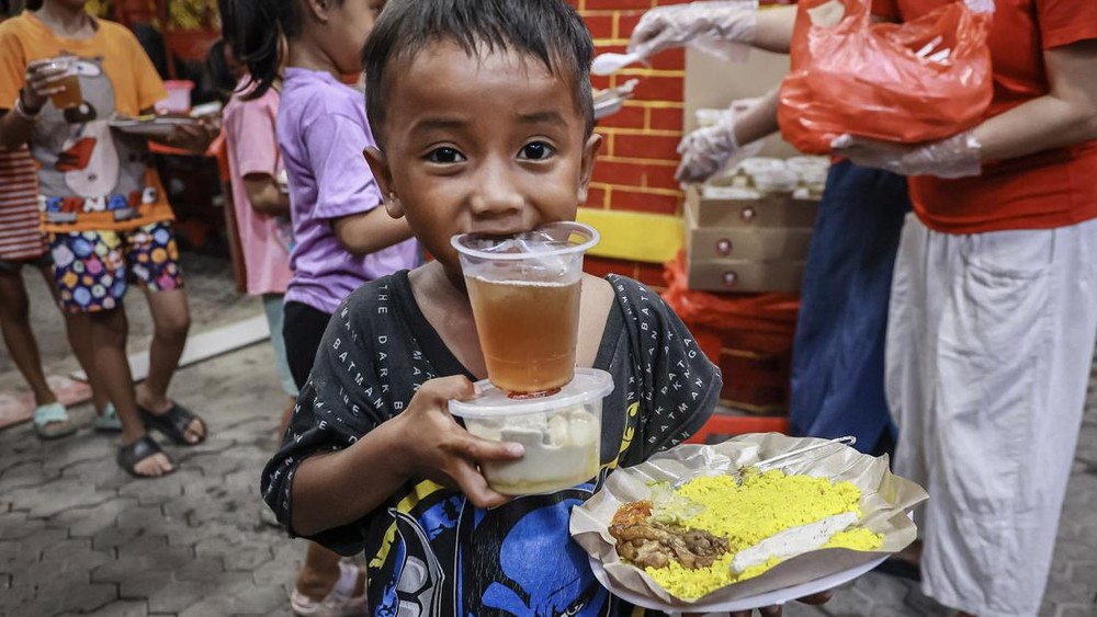 Petak Sembilan Jalin Toleransi Lewat Takjil Bersama