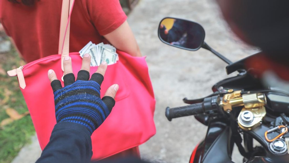 Suami Tabrak Begal Istri Saat Cari Sahur