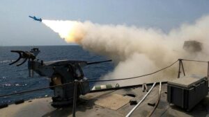 Iran Ancam Balas Gempur Fasilitas Minyak AS