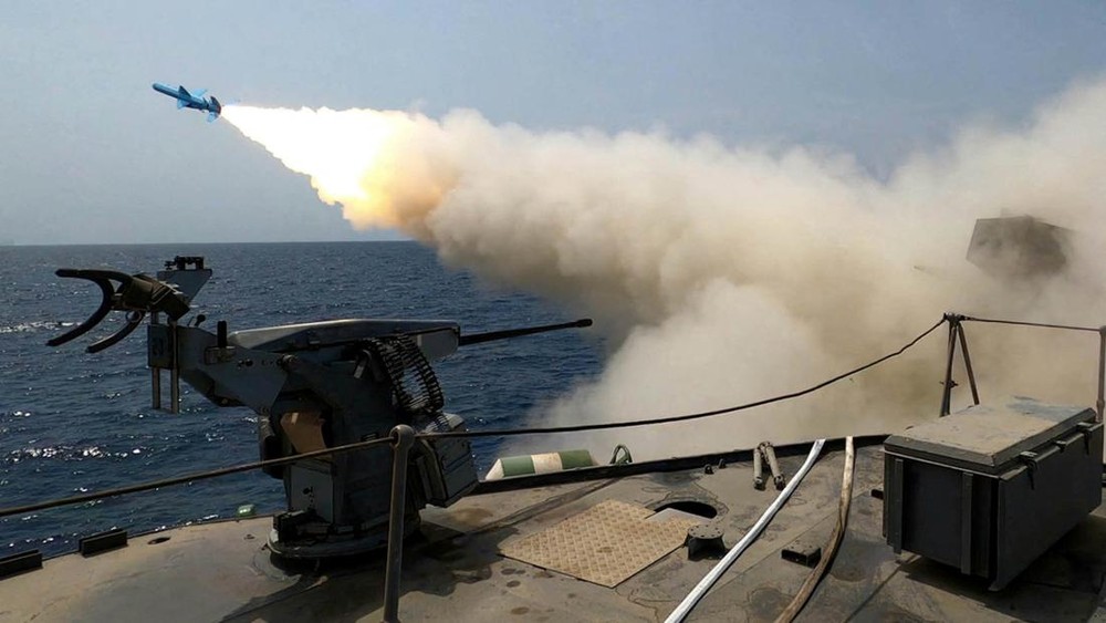 Iran Ancam Balas Gempur Fasilitas Minyak AS