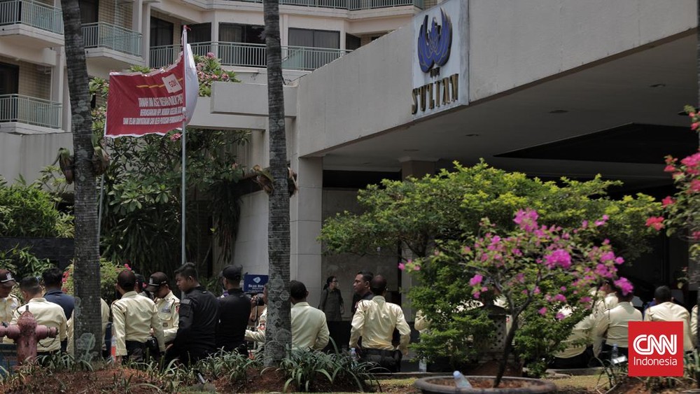 Karyawan Hotel Sultan Aman Bersama Manajemen Baru