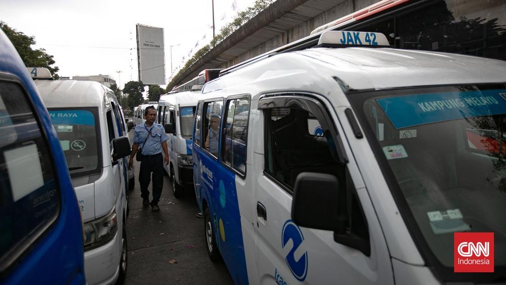 Dendam Antrean Angkot Sopir Terbakar Parah