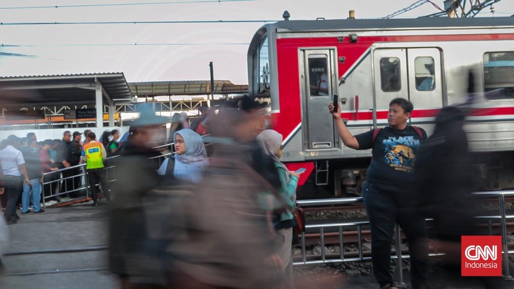 Tiga Ledakan Gegerkan KRL Duri Tangerang