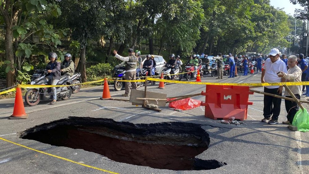 Jalan Lenteng Agung Ambles Kronologi Macet Parah