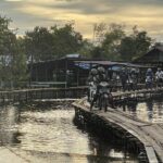 Banjir Sintang Robohkan Belasan Jembatan Akses Terputus
