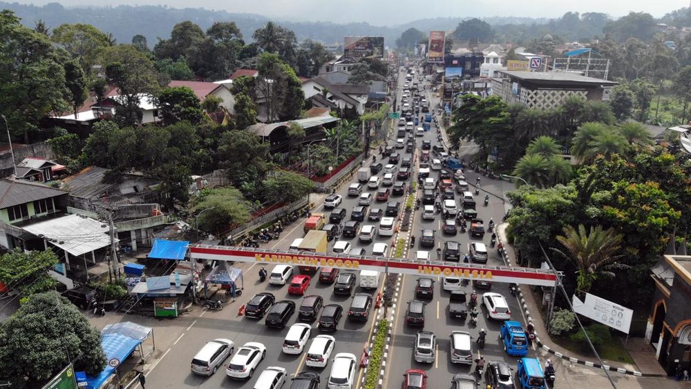 Puncak Padat One Way Diterapkan Atasi Kemacetan