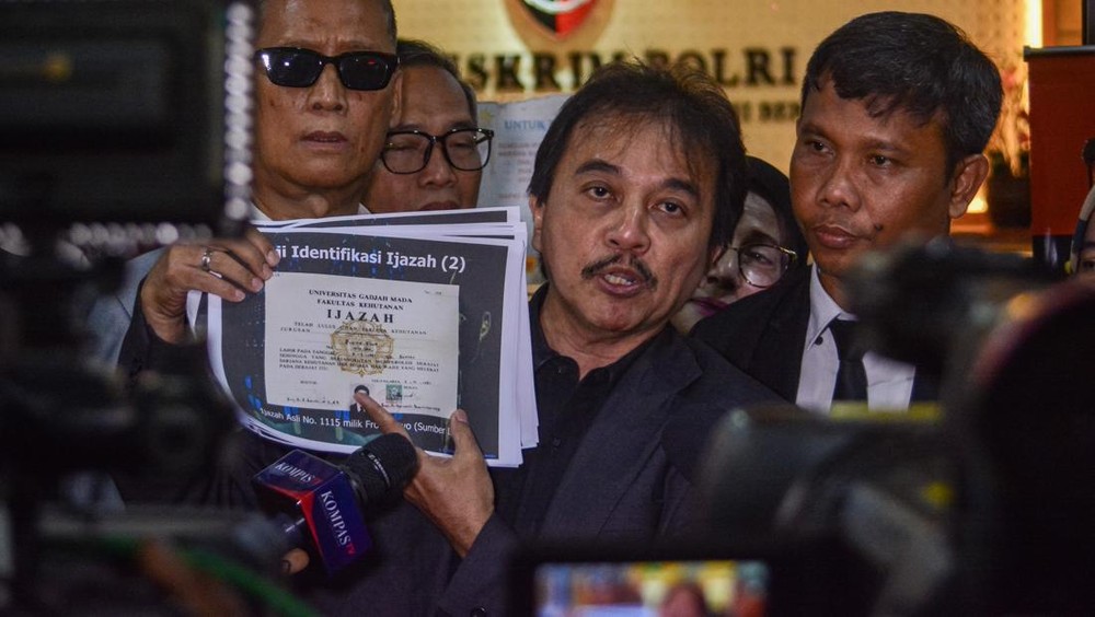 Roy Suryo Diciduk Pengacara Protes Keras Cara Penangkapan