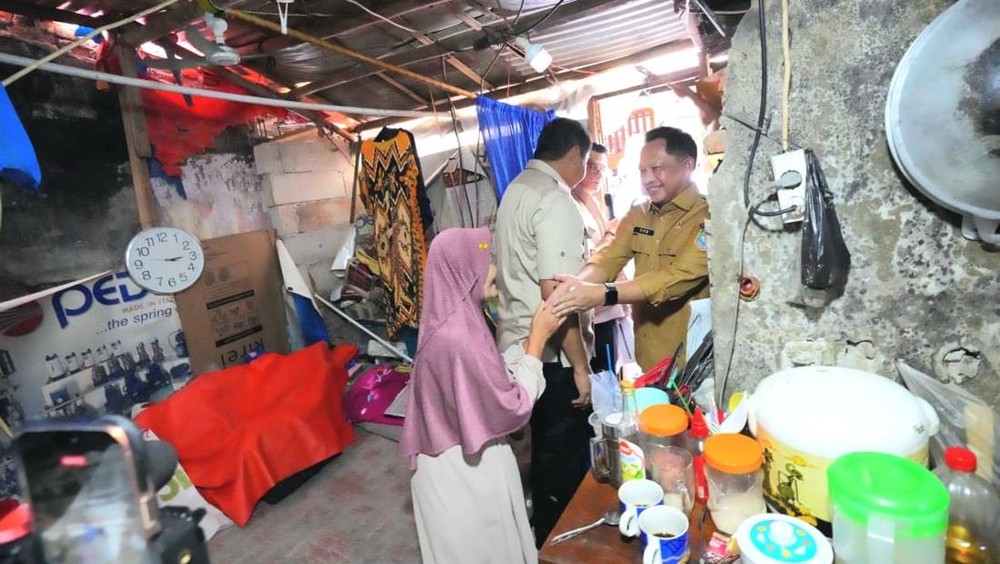 Tito Karnavian Genjot Program Bedah Rumah Jakarta