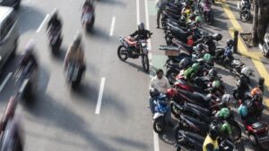 Dishub Jaktim Buka Suara Soal Ojol Viral Parkir Liar