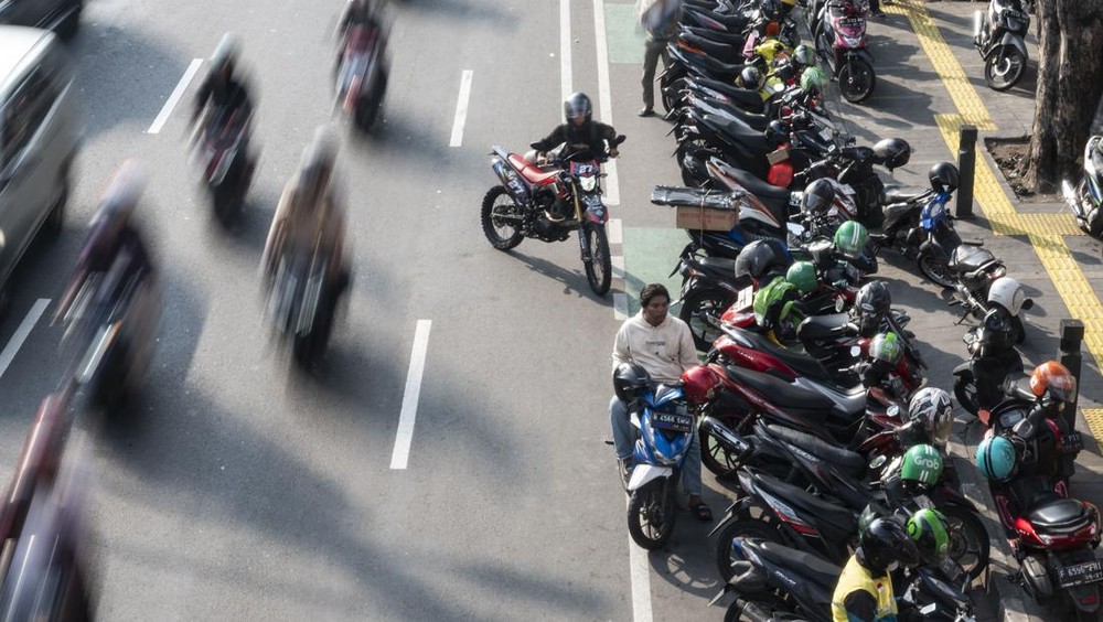Dishub Jaktim Buka Suara Soal Ojol Viral Parkir Liar