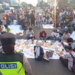 Mahasiswa Banyumas Raya Kritik Kebijakan Pemerintah Lewat Aksi Unik