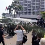 GBK Membara Eksekusi Hotel Sultan Ricuh Massa Melawan