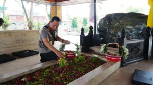 Kapolri Ziarahi Tiga Makam Presiden Teladani Jejak Bangsa