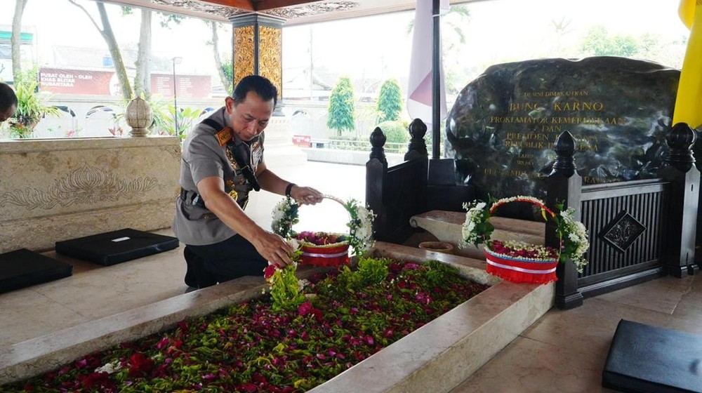 Kapolri Ziarahi Tiga Makam Presiden Teladani Jejak Bangsa