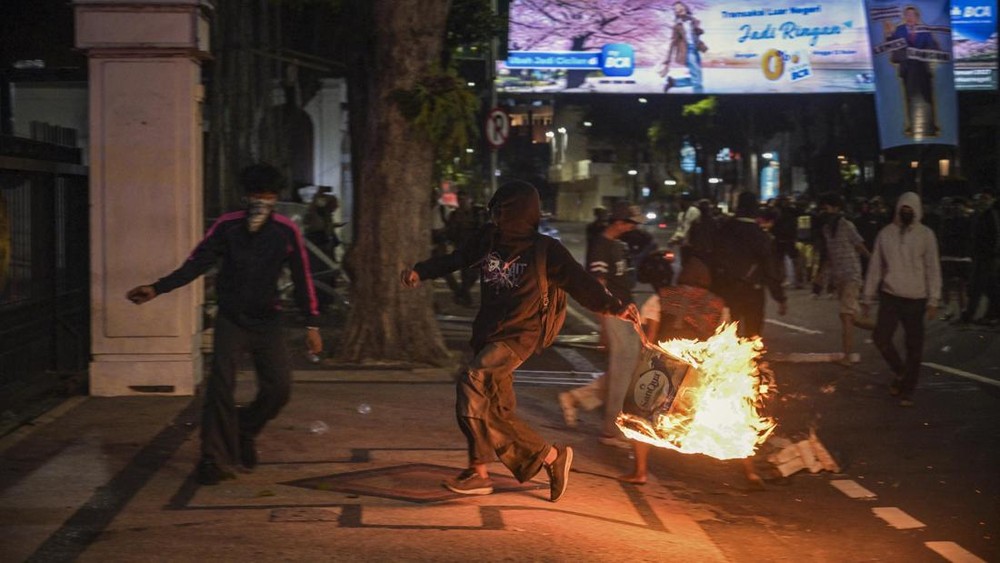 Pemicu Ricuh Demo Surabaya KontraS Duga Massa Bayaran