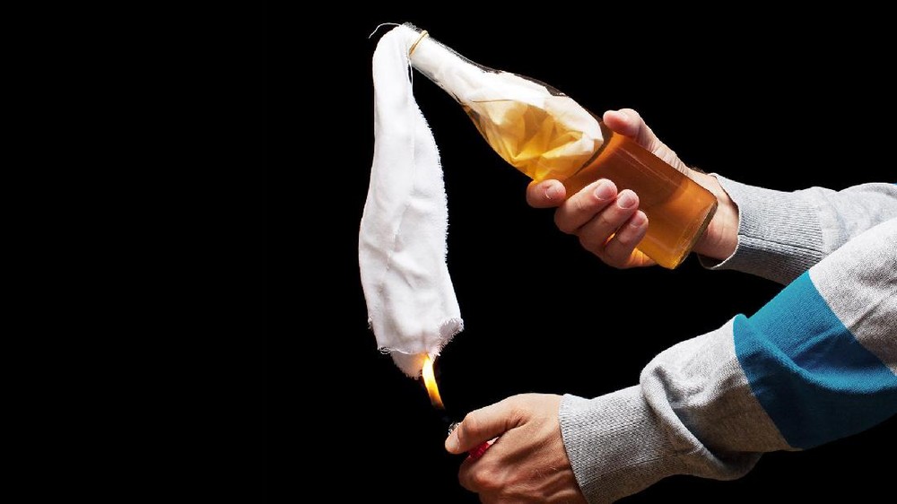 Teror Molotov di Rumah Advokat Ciracas Diselidiki