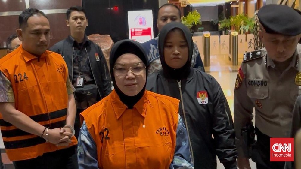 Bupati Sukoharjo Etik Suryani Ditahan KPK